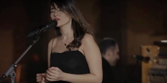 İran’da Başörtüsü Takmadan Konser Veren Şarkıcı Parastoo Ahmadi’nin Kırbaç Cezası Onandı